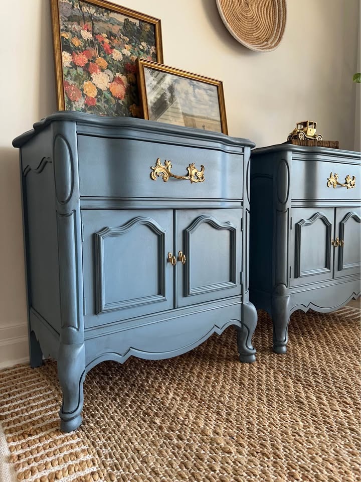 Vintage French Provincial Nightstands – Refinished Set - photo 4