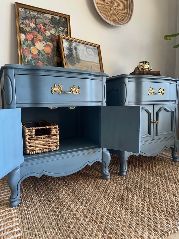 Vintage French Provincial Nightstands – Refinished Set - photo 5