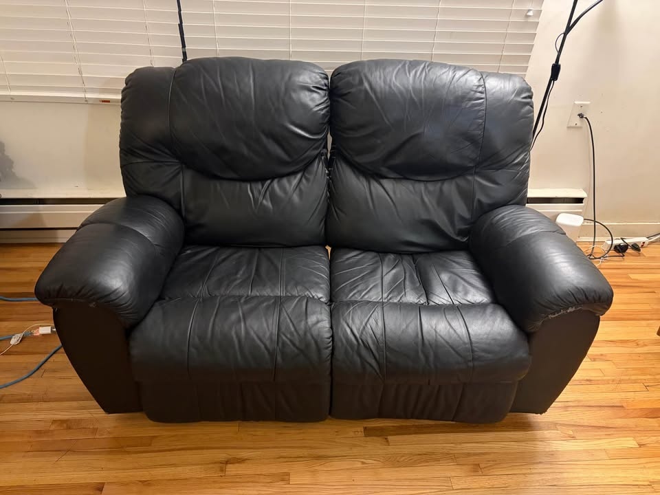 Recliner couch - photo 2
