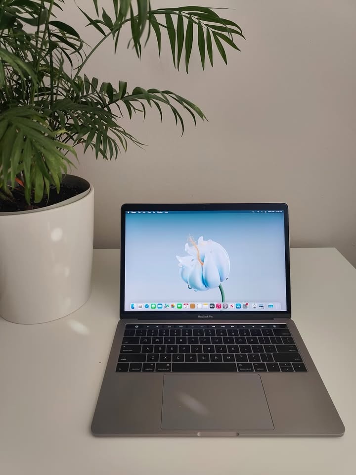 Macbook Pro Touchbar 16GB RAM 500GB STORAGE - photo 2