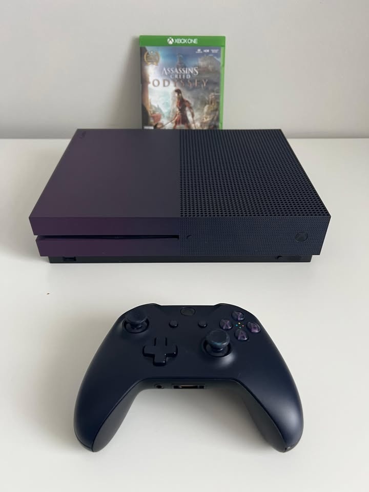 Xbox One S 4K UHD 1TB Special Disc Edition + Controller + Game - photo 2