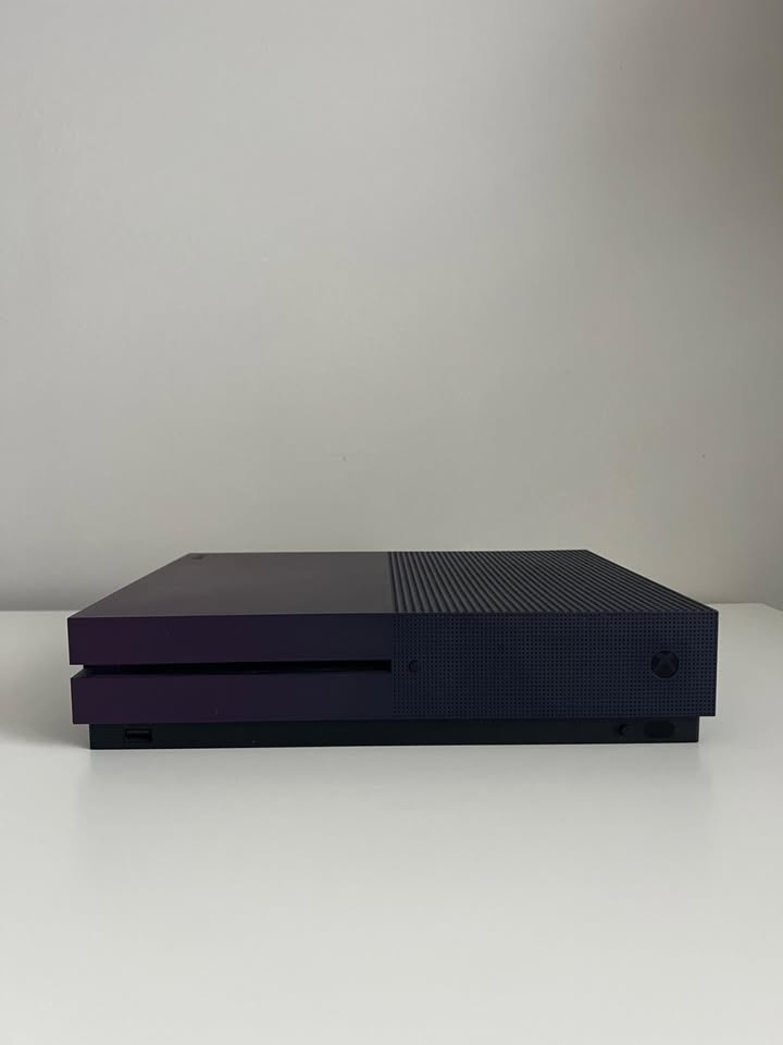 Xbox One S 4K UHD 1TB Special Disc Edition + Controller + Game - photo 3