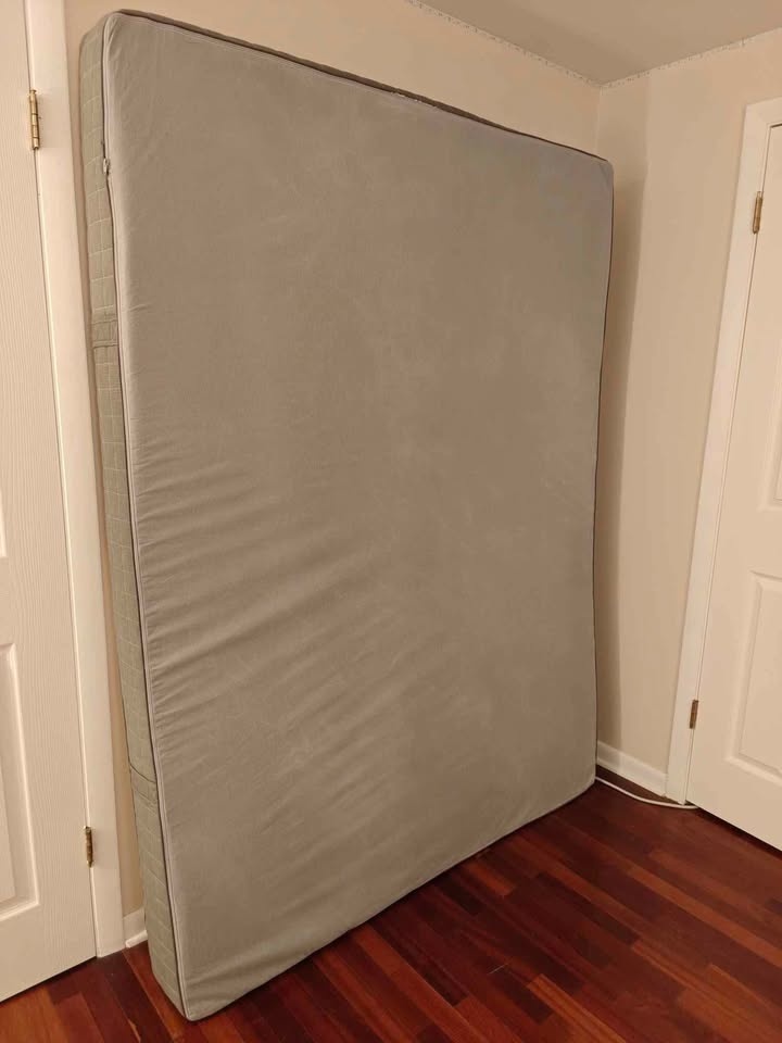 Ikea Queen Mattress - photo 2