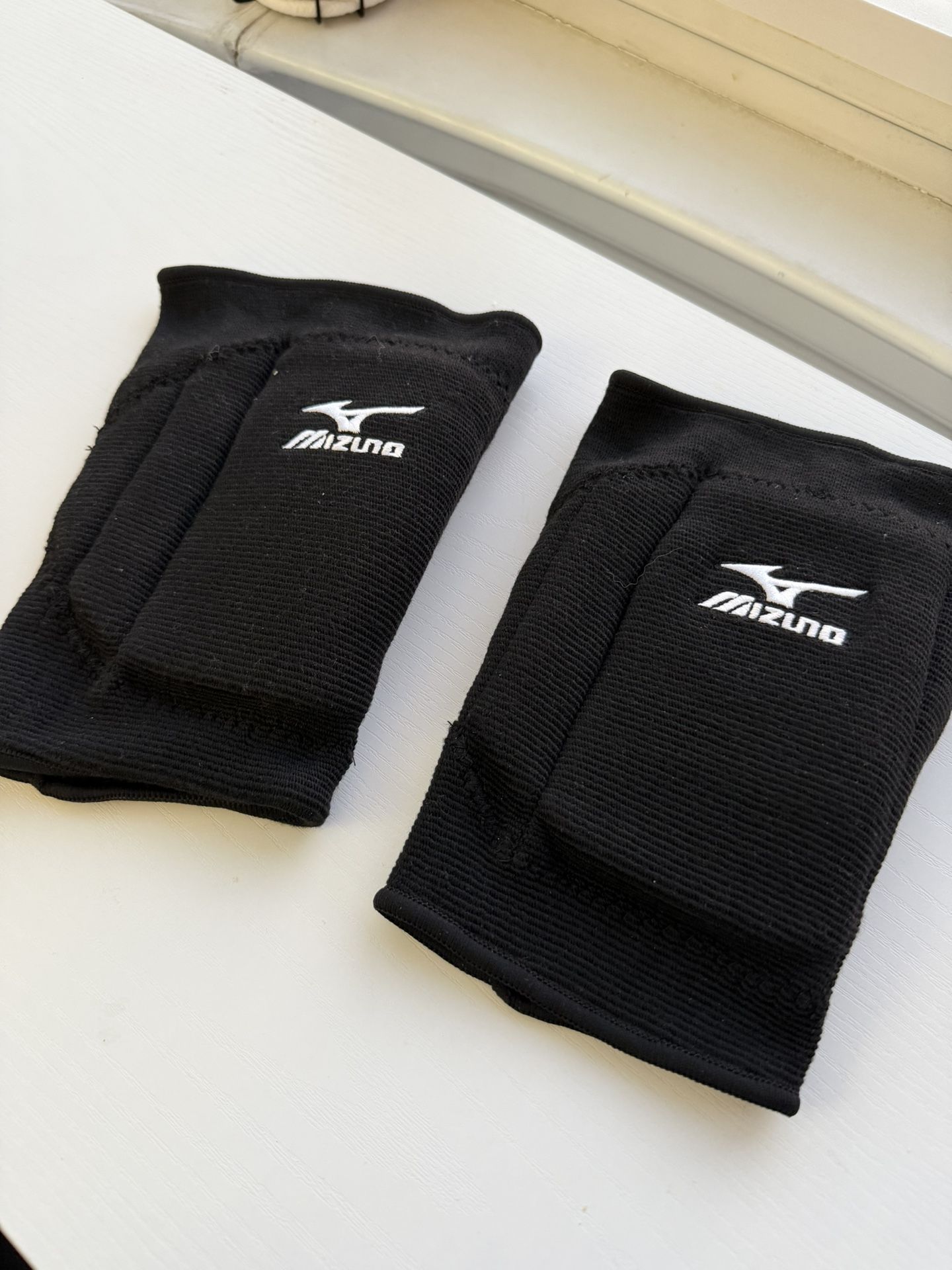 Mizuno Volleyball Knee Pads (New)