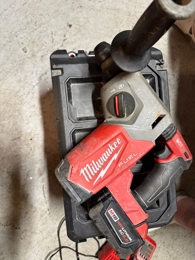 Milwaukee 1” SDS Plus Rotary Hammer Drill