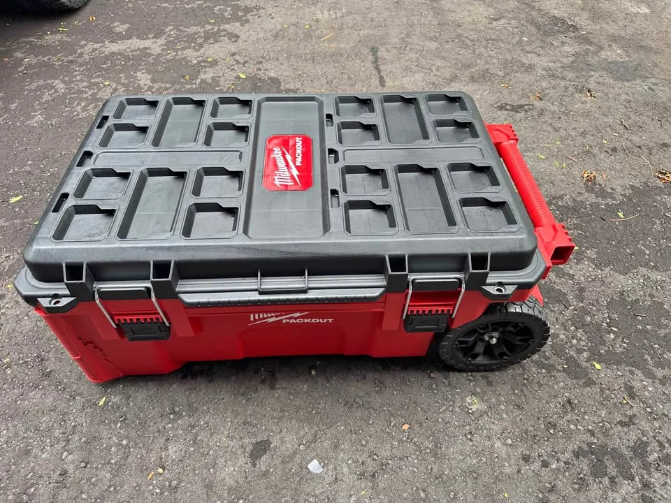 Milwaukee PACKOUT 38 in. Rolling Modular Tool Chest thumbnail