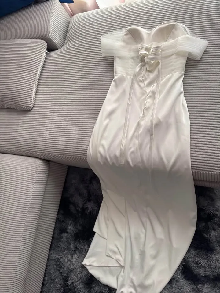Wedding Dress Size 0-2 image indicator(3)