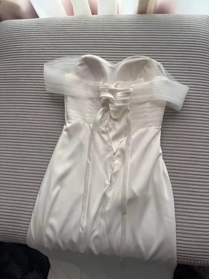 Wedding Dress Size 0-2 image indicator(5)