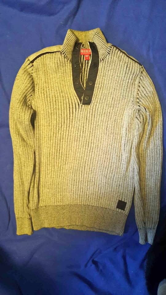 Guess Sweatshirt "🏆"