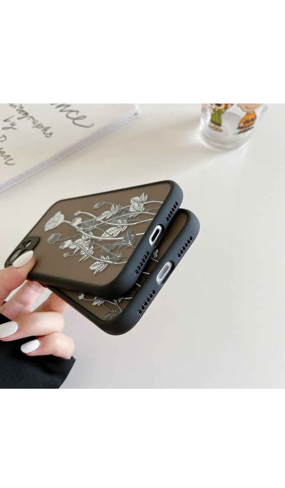 iPhone 11 6.1", Black Butterfly Rose - photo 4