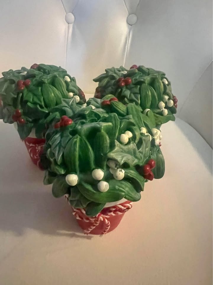 Christmas Ceramic Mistletoe Home Decor