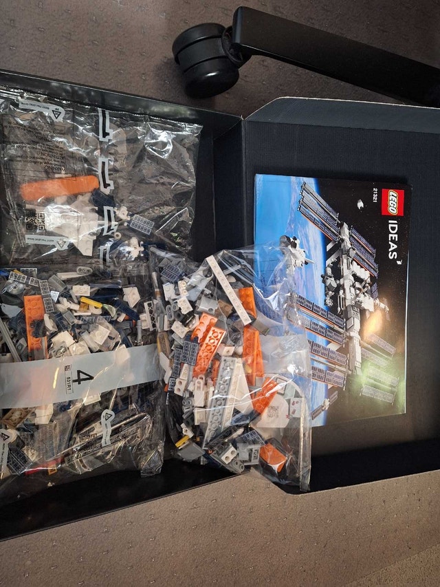 Good condition Lego SPACE STATION SET