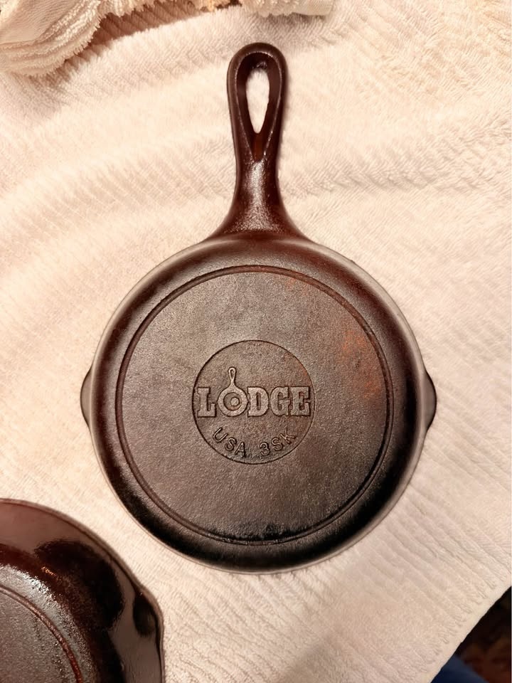 Lodge 6" Cast Iron Skillet USA Made Seasoned - photo 2