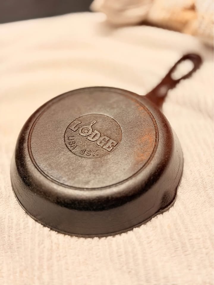 Lodge 6" Cast Iron Skillet USA Made Seasoned - photo 3