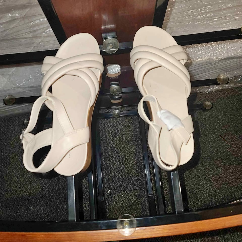 Brand new American Eagle sandals Size 7