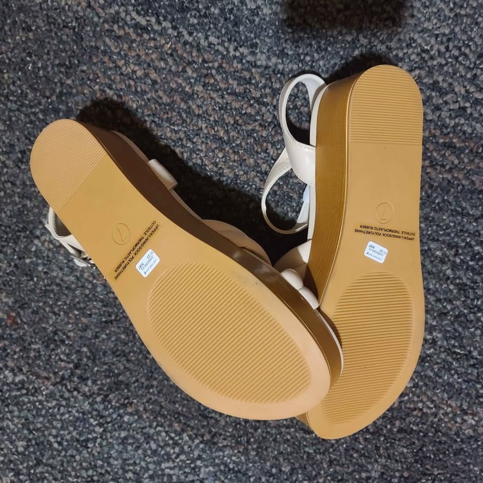 Brand new American Eagle sandals Size 7 - photo 3