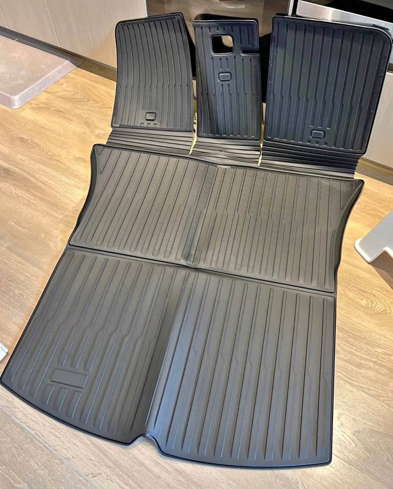 Tesla Juniper Trunk Mat with Back Seat Cover