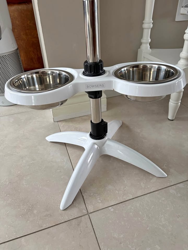 Dog bowls - Adjustable height. High quality/like new