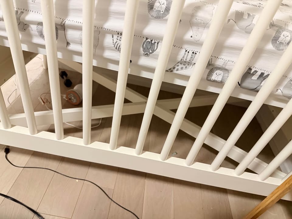 Crate & Barrel Crib & Waterproof Mattress - photo 4