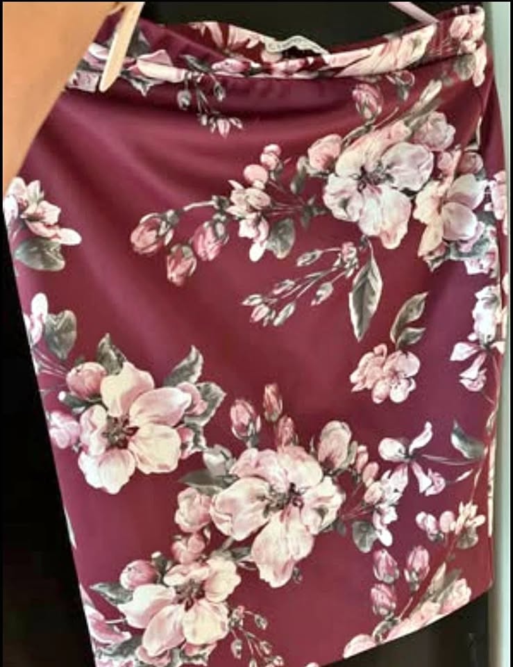 Cleo flowery skirt size small