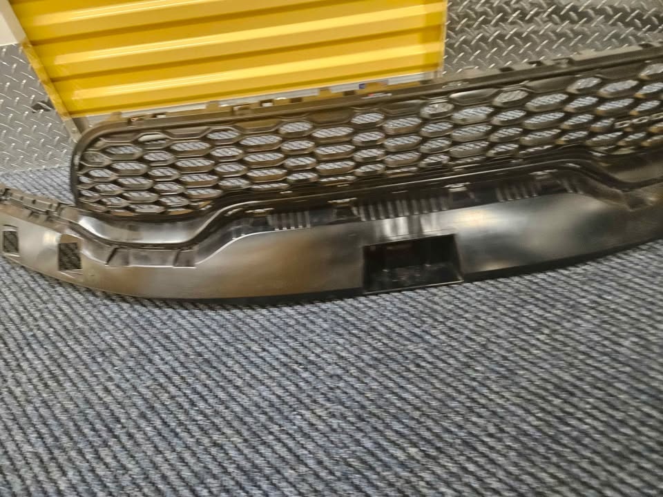 Dodge Durango RT Grill, Shocks & Springs - photo 3