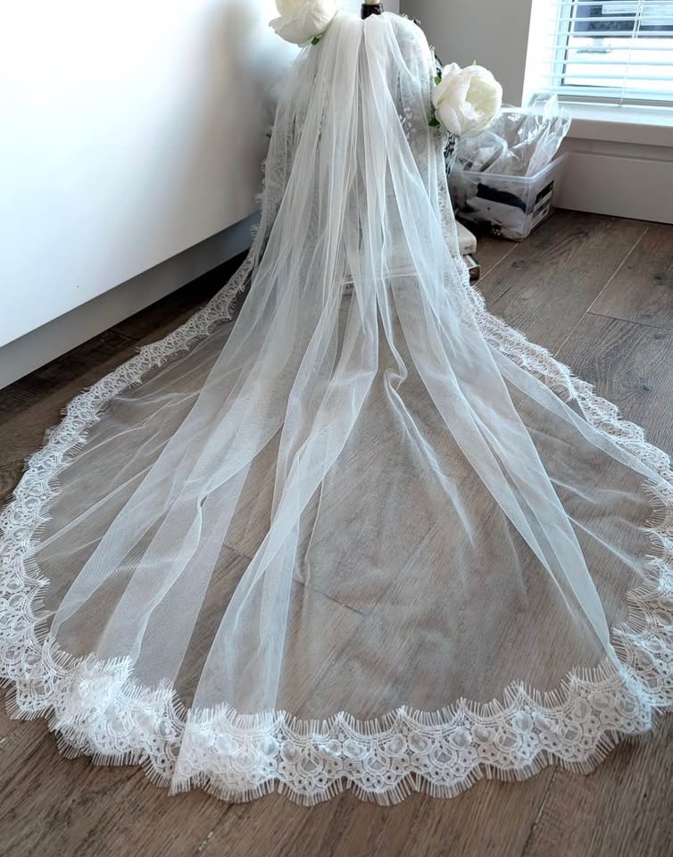 Lace Trim Fingertip Veil - Soft White or Ivory - photo 2