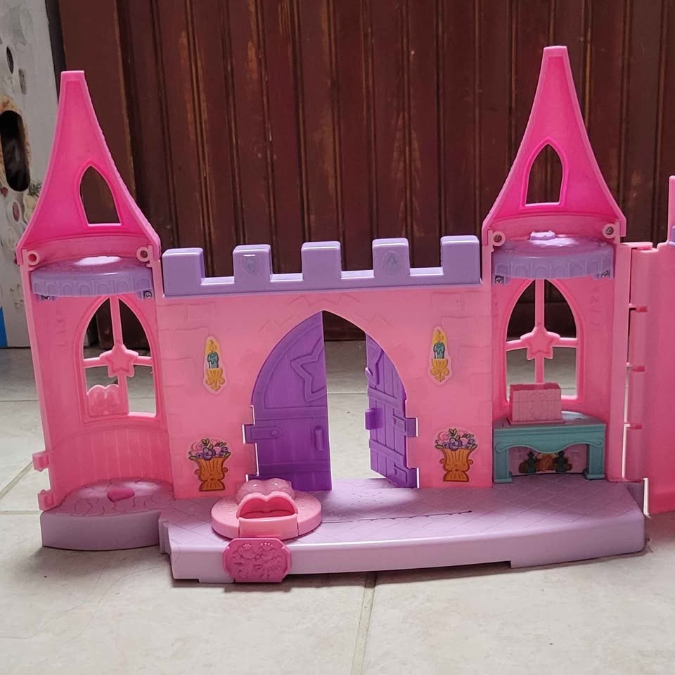 Little People Princess Castle - photo 4