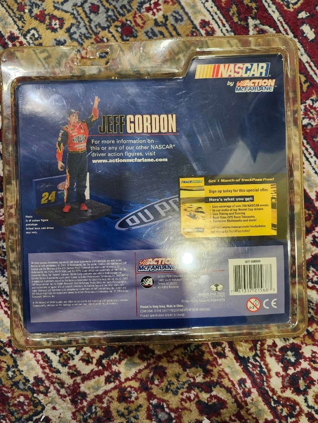Jeff Gordon NASCAR Figurine #24 McFarlane Toys - photo 2