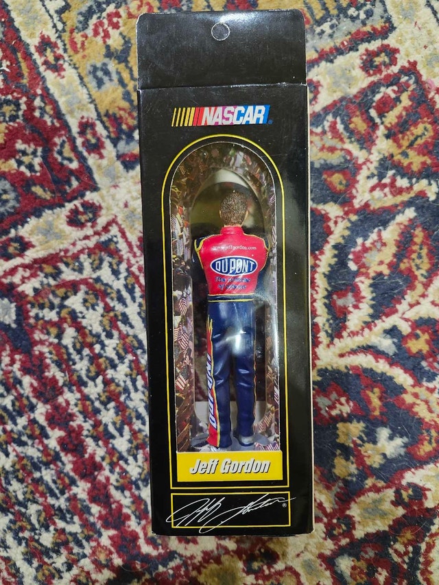 Jeff Gordon Mini Statue Collectibles Signature Series 2 - photo 2