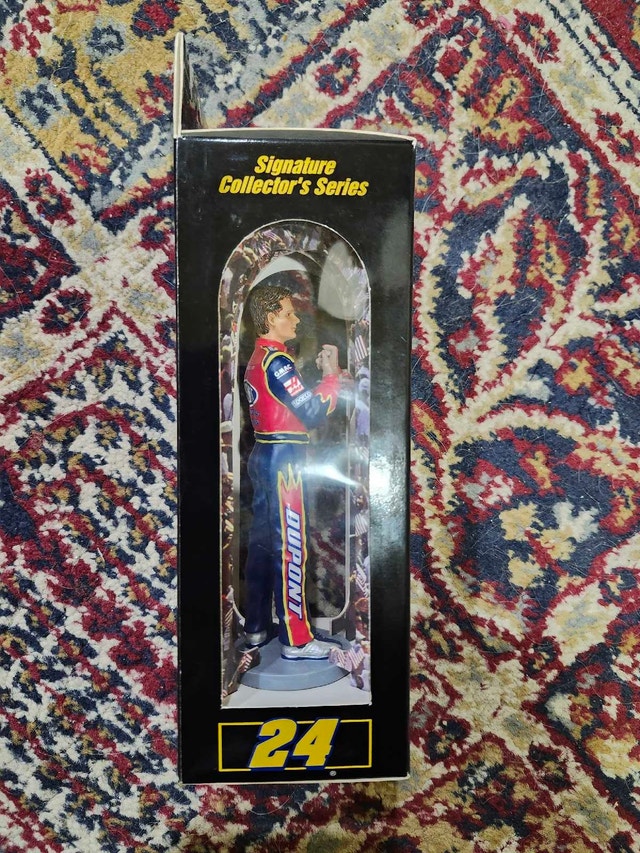Jeff Gordon Mini Statue Collectibles Signature Series 2 - photo 3