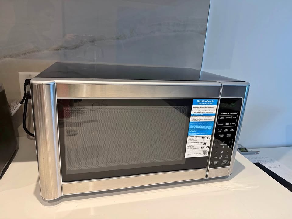 Hamilton Beach 1.1 cu ft 1000W Countertop Microwave