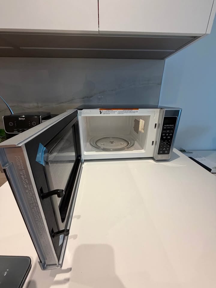 Hamilton Beach 1.1 cu ft 1000W Countertop Microwave - photo 3