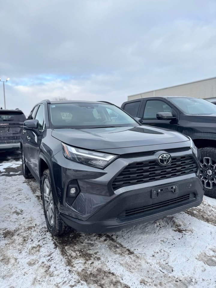2022 Toyota RAV4 - photo 3