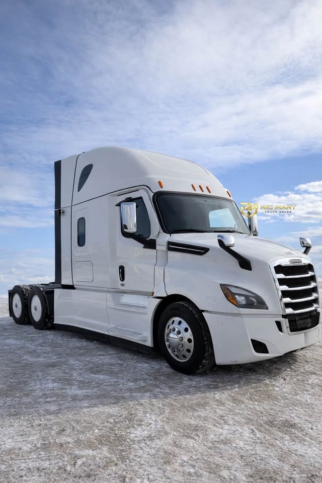 2023 Freightliner Cascadia - photo 2