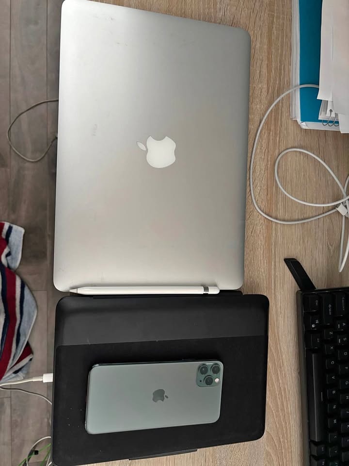 Apple Bundle Deal – MacBook + iPhone + iPad