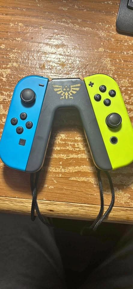 Nintendo Switch Left & Right Controllers - Legend of Zelda Editi
