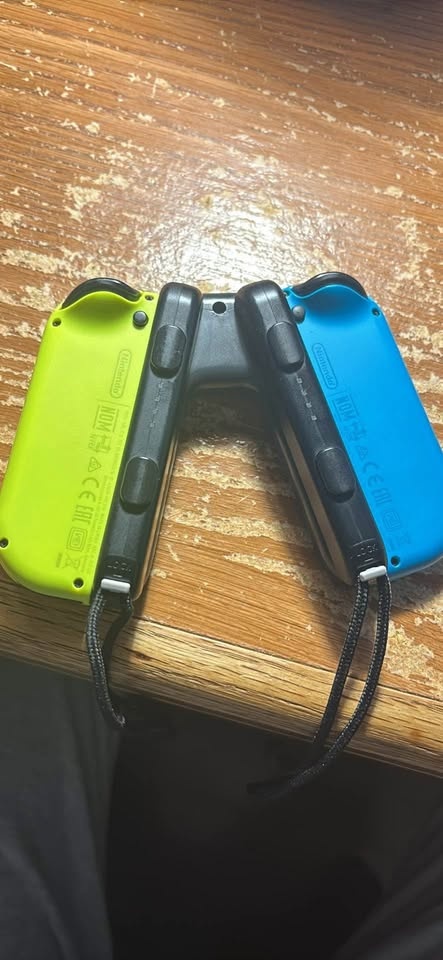 Nintendo Switch Left & Right Controllers - Legend of Zelda Editi - photo 2