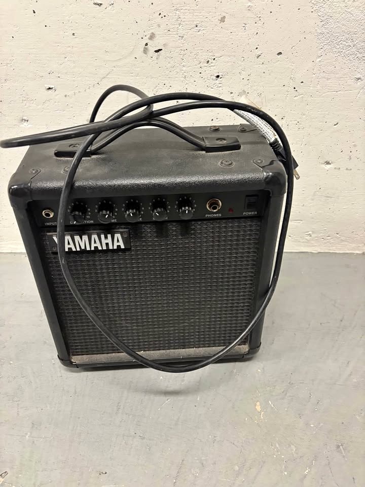 Yamaha HY-10G III Guitar Amplifier – Not Turning On