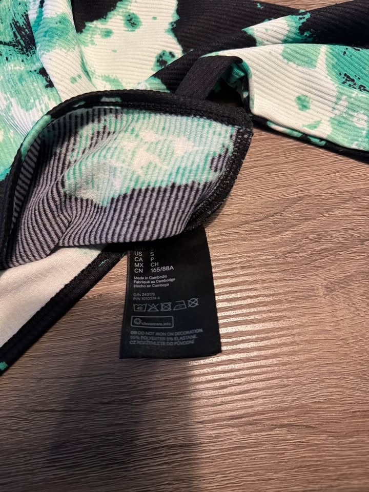 Long sleeve green H&M top - photo 2