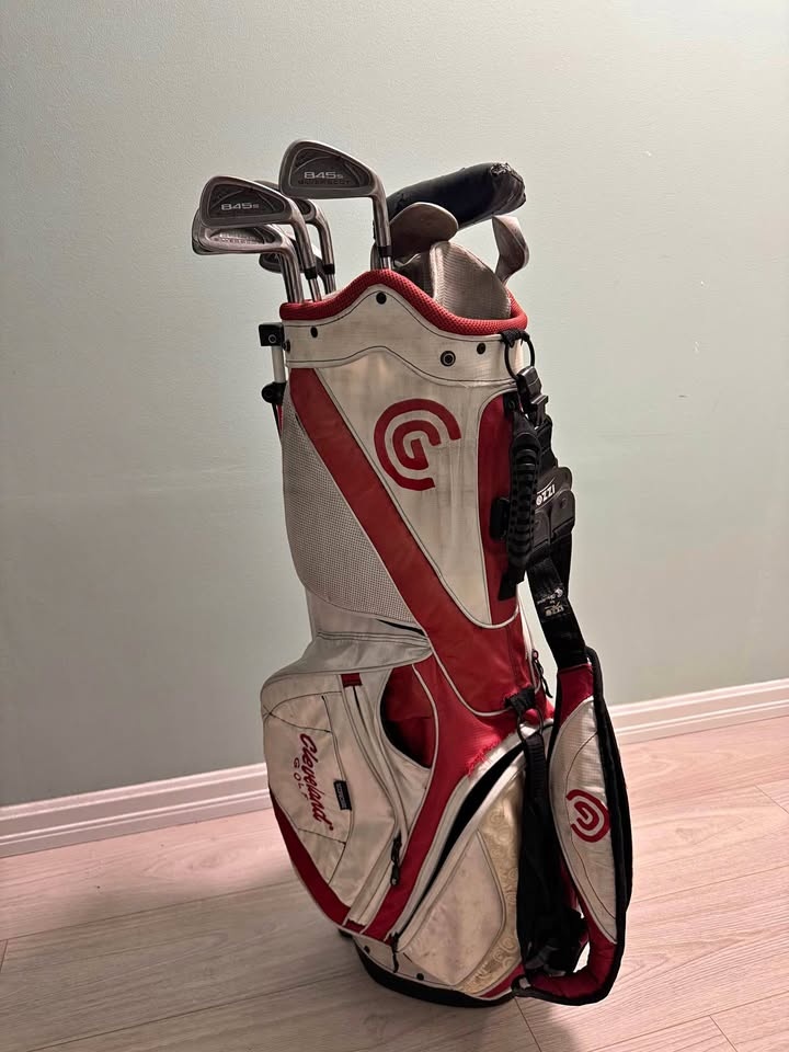 Golf Set: 3-P Iron + 58 Deg Wedge + Bag - Right Handed