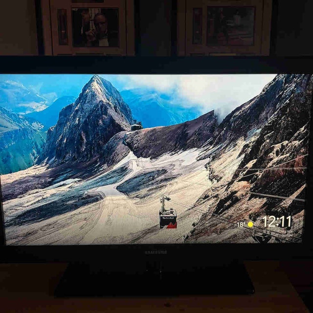Samsung 40” LED Smart TV – Great Condition, Works perfect