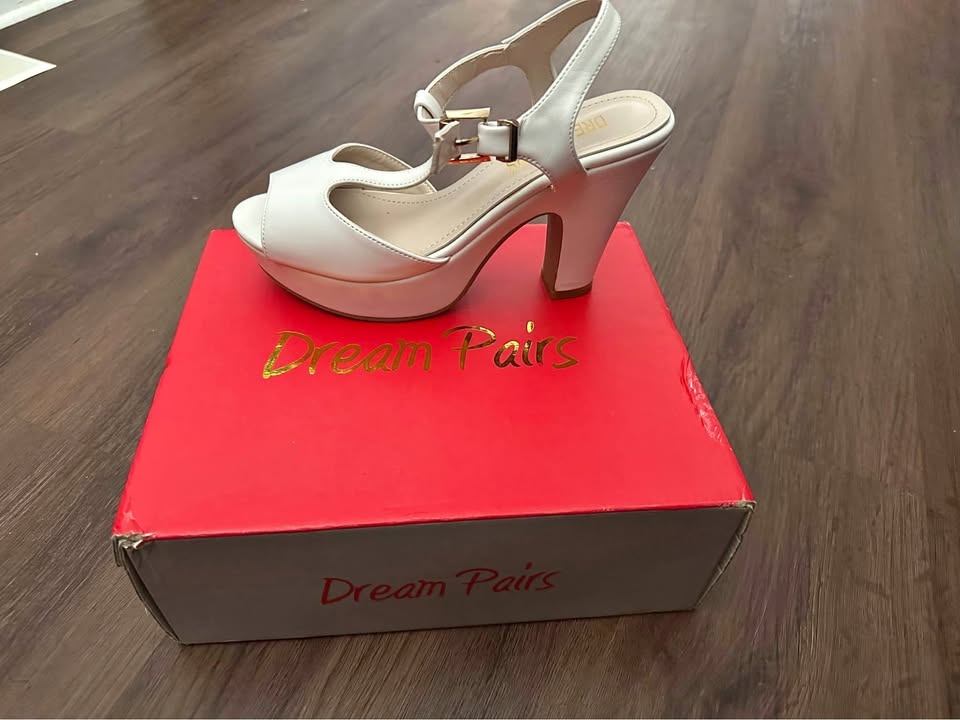 Dream Pairs Platform Heels - White - Size 6.5