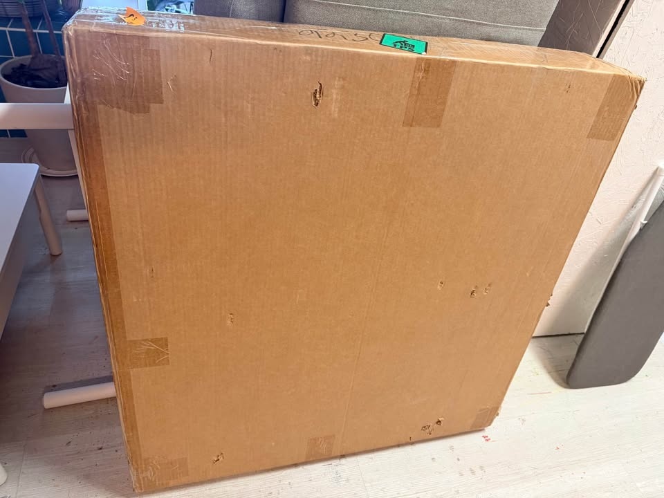 36” Round Coffee Table BNIB - photo 3