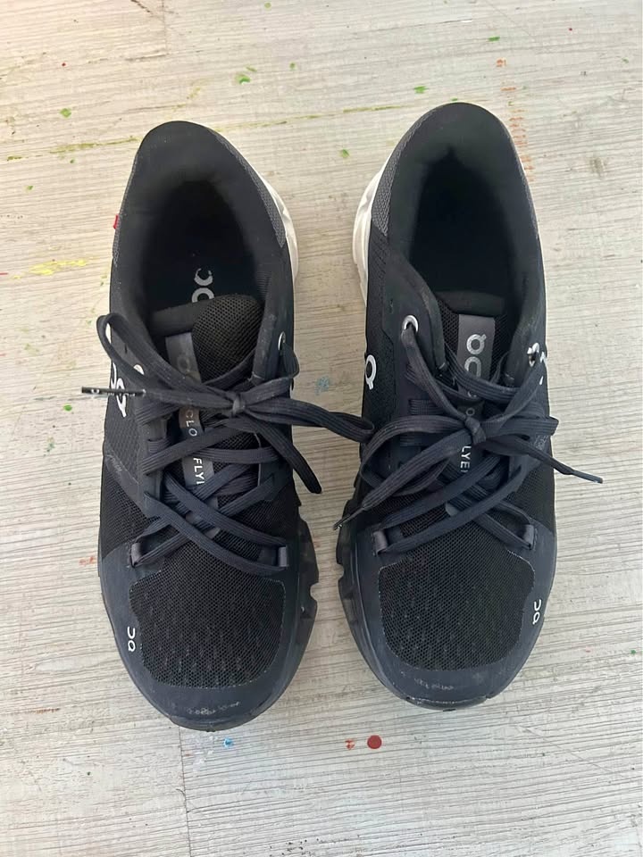 ON runners sz 7 womens