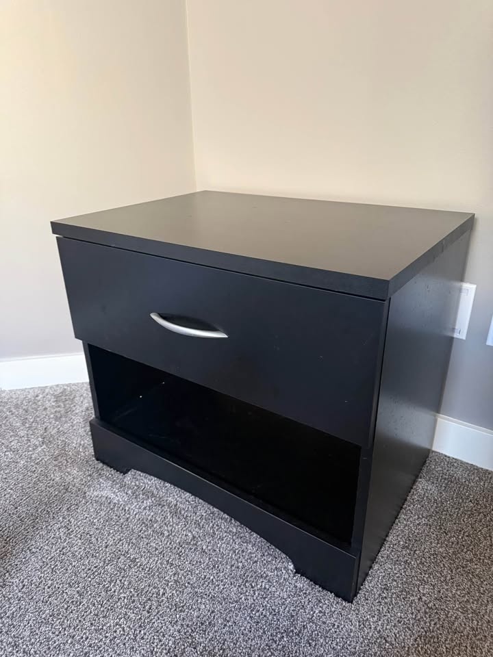*Pending* FREE Nightstand - photo 3