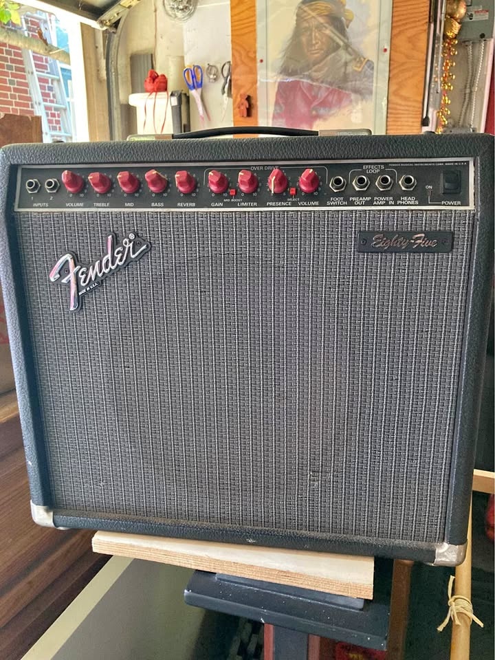 Fender Eighty Five Red Knob Guitar Amp