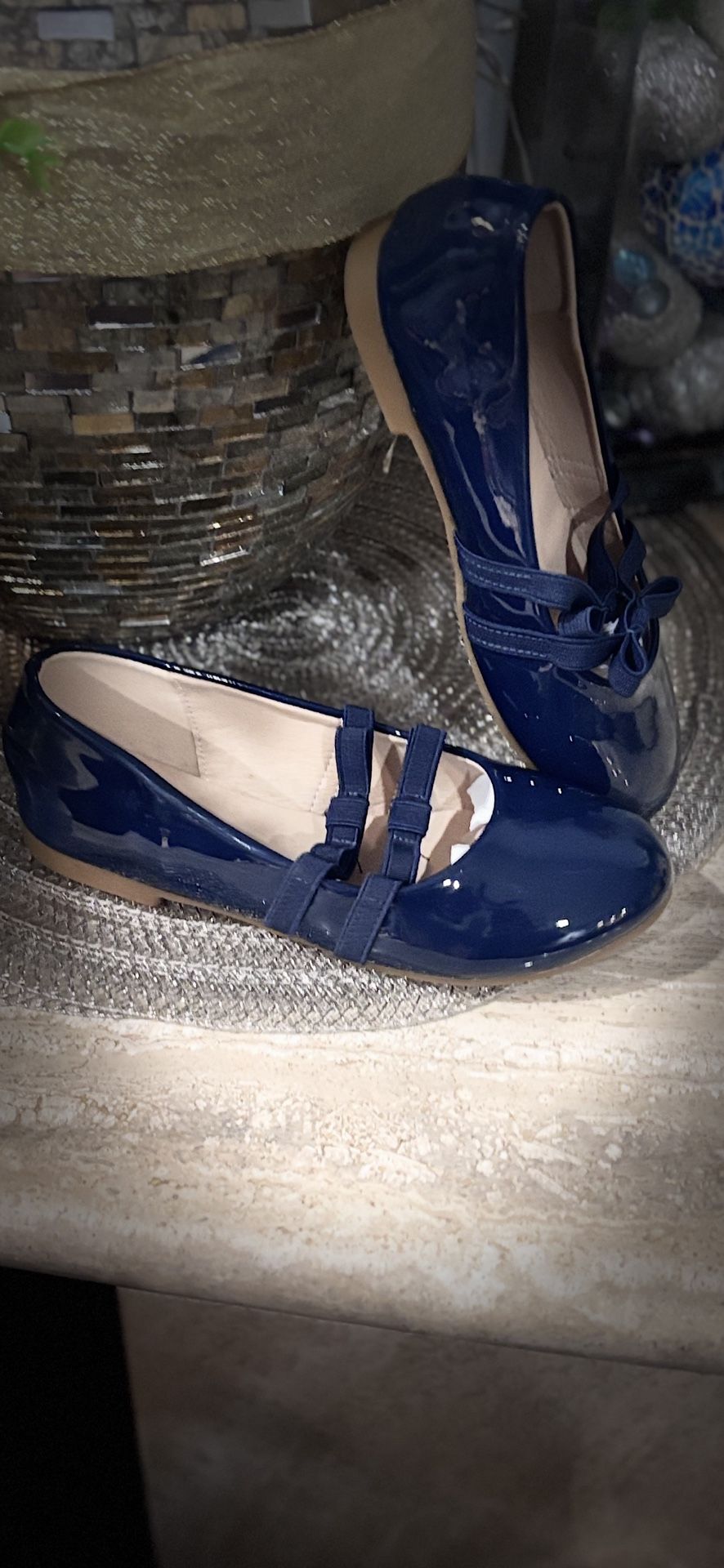 BONUS INCLUDED! Girls Navy Patent Mary Jane Dress Shoes Size 3 + - photo 2
