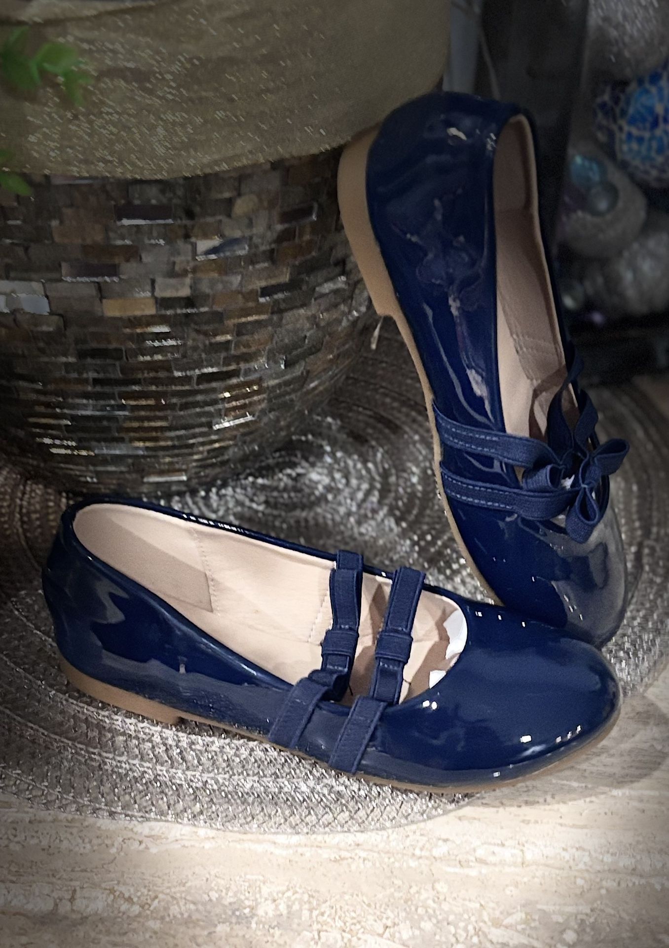 BONUS INCLUDED! Girls Navy Patent Mary Jane Dress Shoes Size 3 + - photo 4