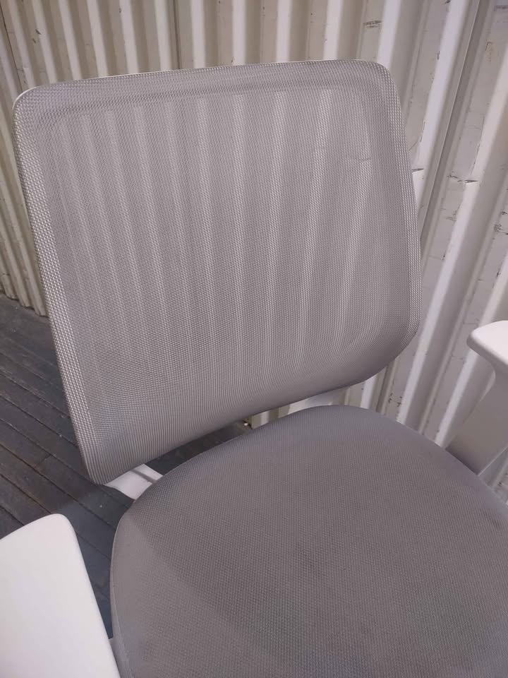Union & Scale Staples UN59418 Essentials Mesh Back Fabric Chair - photo 4