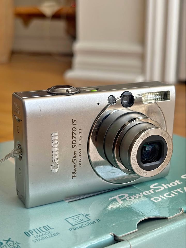 Canon PowerShot SD770 IS Digital ELPH Camera
